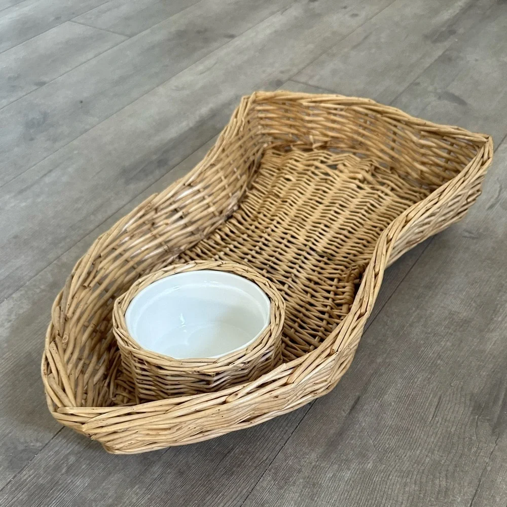 Gorgeous Fish Shaped Wicker Basket Snack Serving Tray + serving dip dish 17”x10”